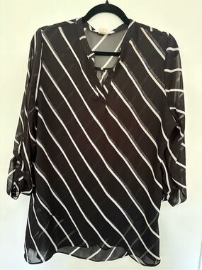 TanJay Black and White Diagonal Stripe V-Neck Blouse